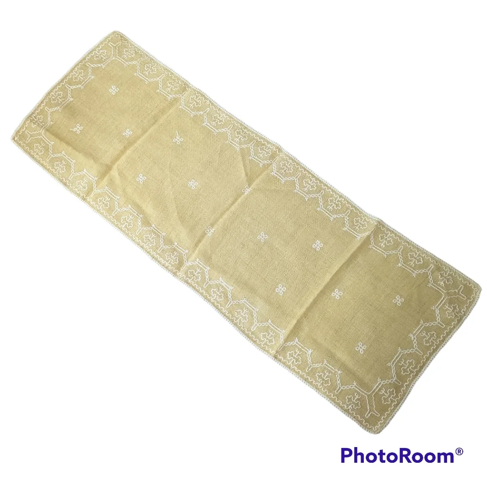 VTG MCM Yellow W White Embroidery Linen Doily Dresser  Table Scarf, Runner 42
